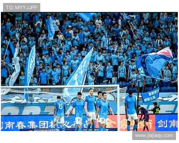 山东泰山客场力克深圳新鹏城感恩球迷现场助威热情支持